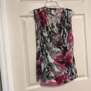 Beautiful flower shell w/ drape neck